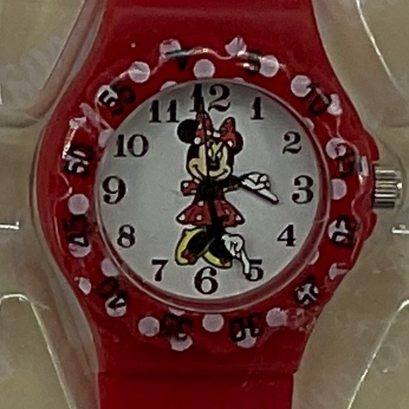DISNEY MINNIE MOUSE WATCH WITH 3 INTERCHANCHABLE FACING IN CASE FROM DISNEY LAND - Picture 2 of 9